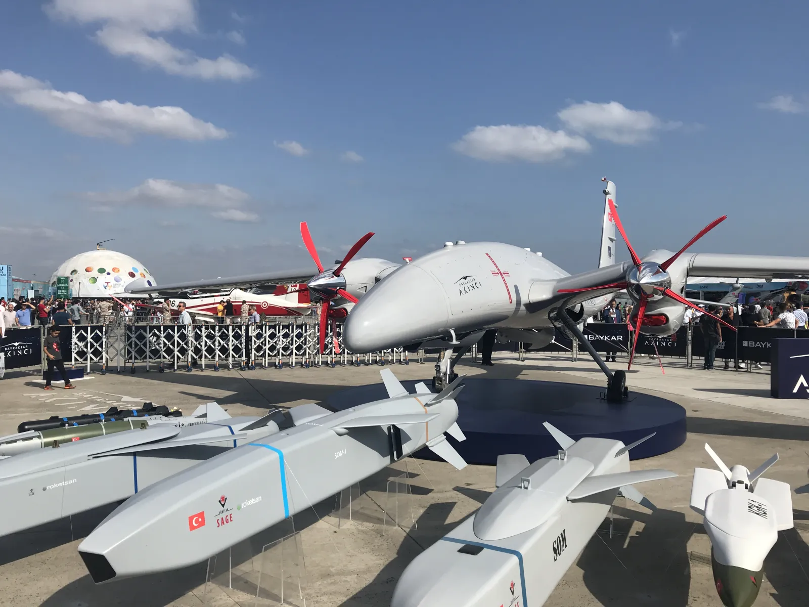 أفضل الطائرات المسيّرة لدول الخليج: TB2 أم AKINCI أم MQ-9B أم Wing Loong II؟