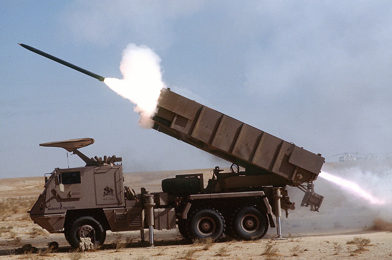 إطلاق صاروخ من منظومة Astros II SS-30 سعودية خلال عرض تجهيزات المملكة 1991