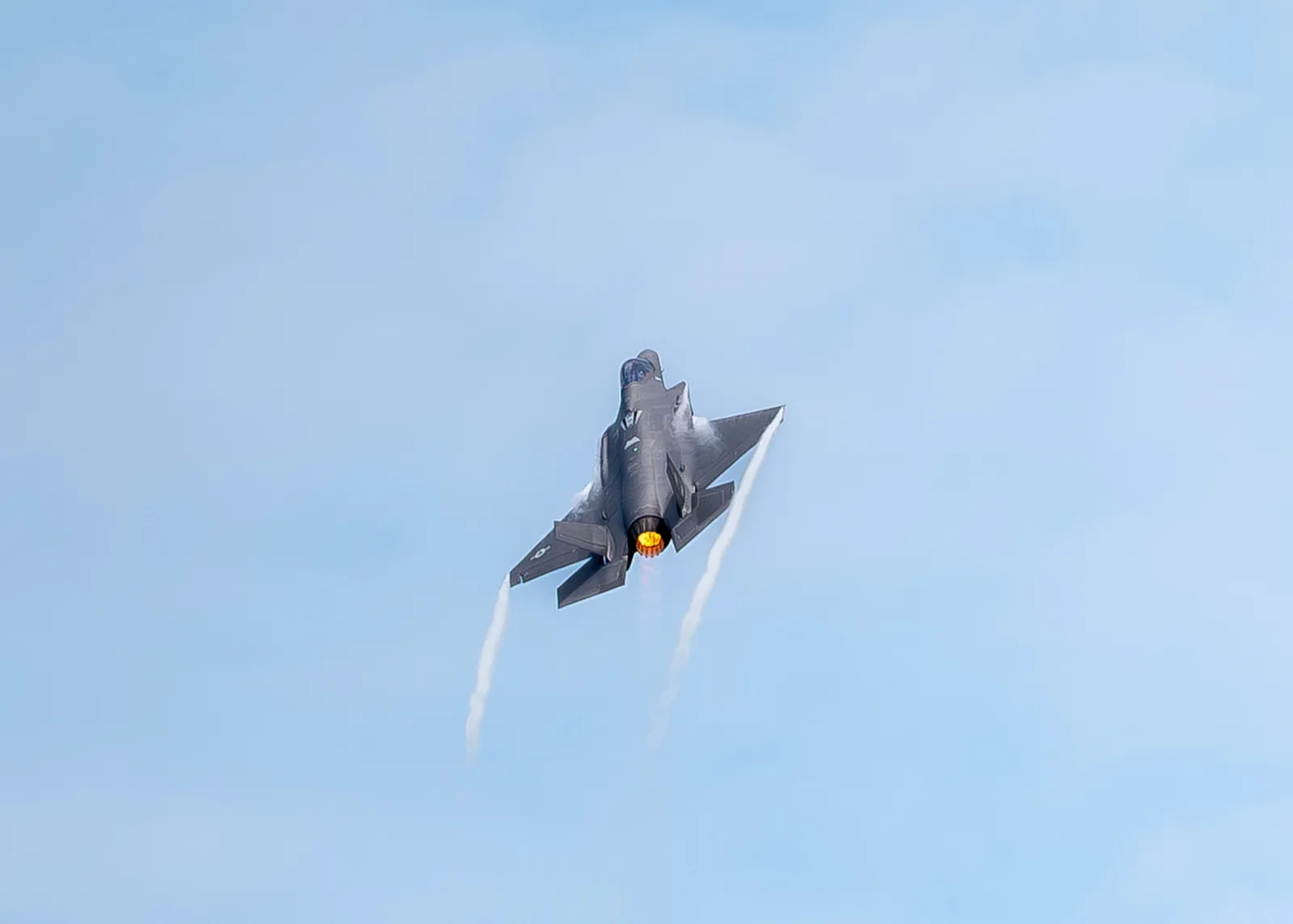 هل تمتلك السعودية مقاتلات F-35؟ حالة الصفقة والسعر والأعداد