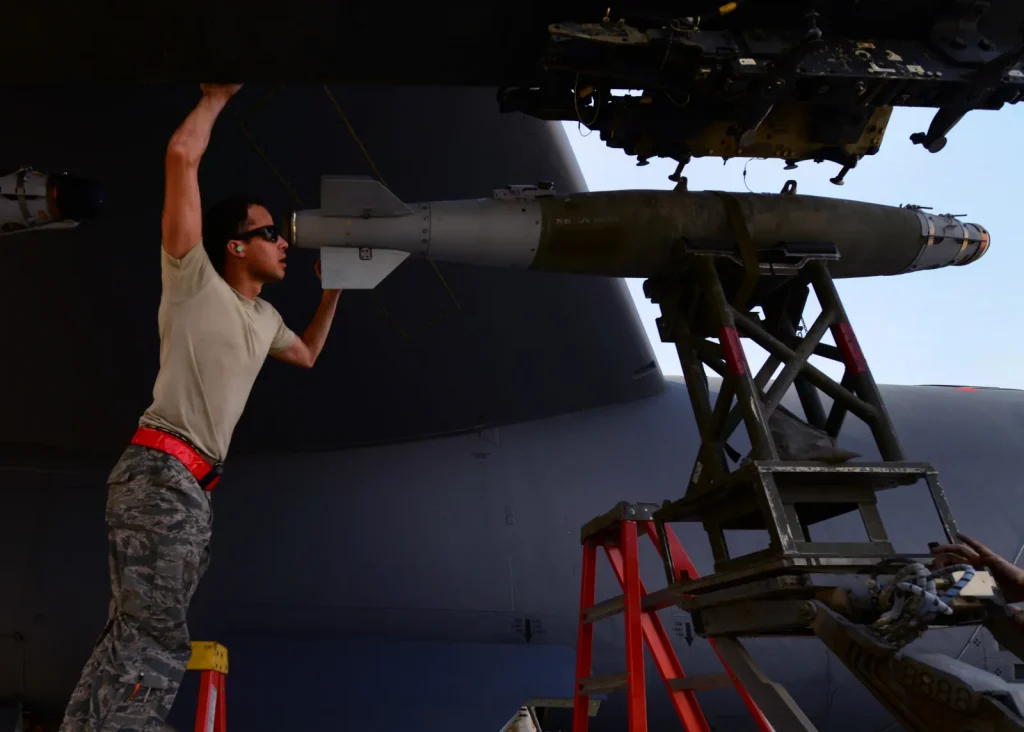 صفقة أمريكية بـ5.75 مليار دولار للسعودية: قنابل JDAM ومحركات دبابات Abrams