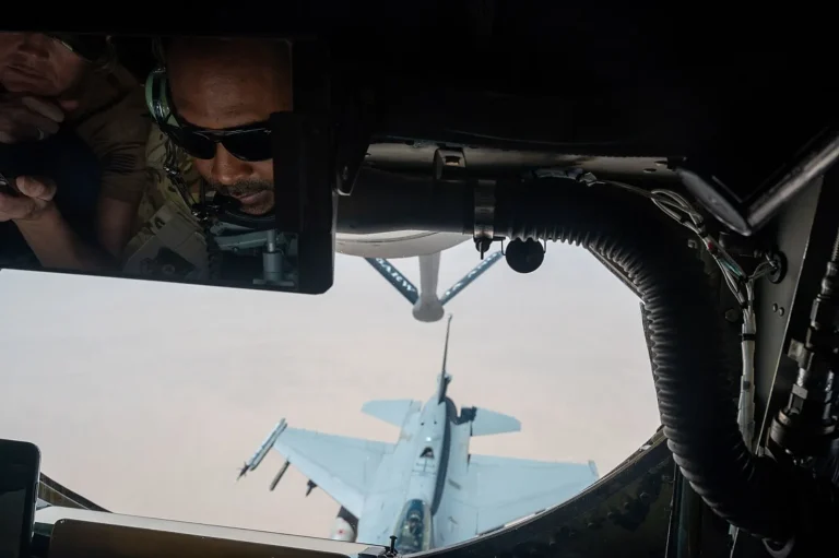 عُمان تحصل على دعم لوجستي أمريكي بـ188 مليون دولار لأسطول F-16 وسط توتر مضيق هرمز