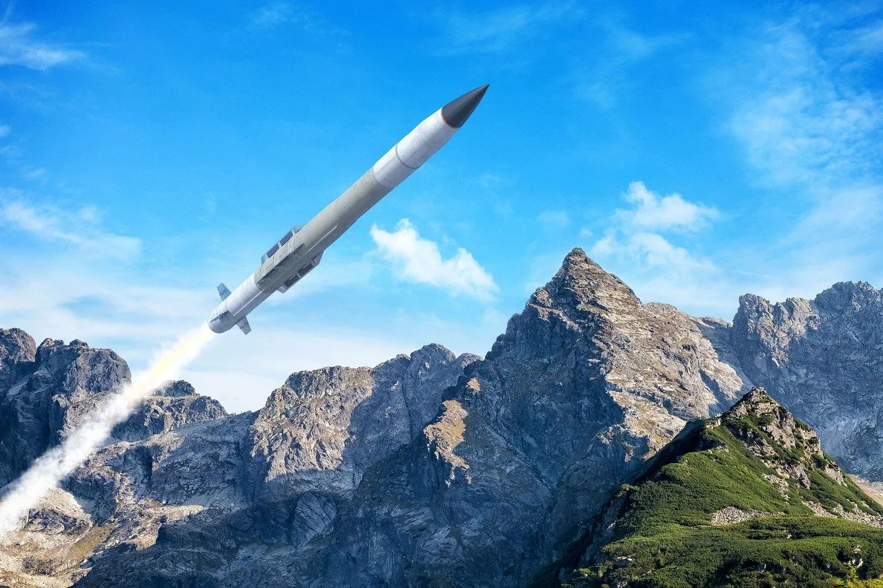 صورة رسمية لصاروخ الدفاع الجوي الاعتراضي PAC-3 MSE من إنتاج شركة لوكهيد مارتن