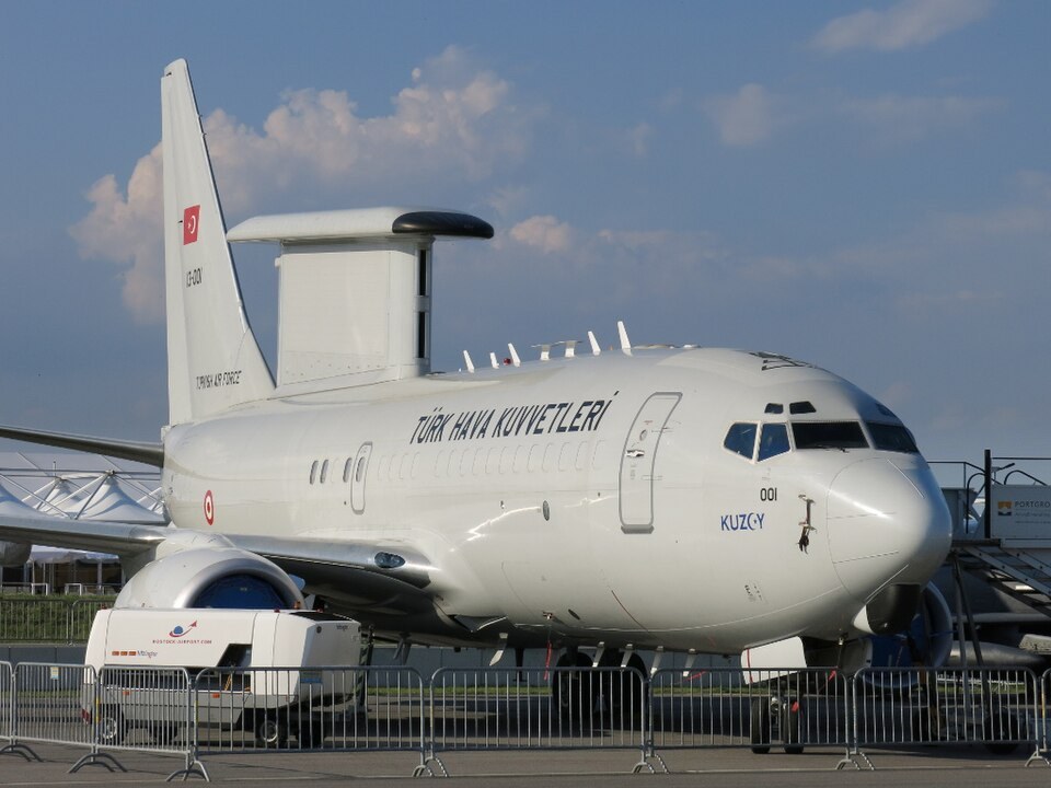 ما هي طائرة الإنذار المبكر (AEW&C)؟ وكيف تعمل؟