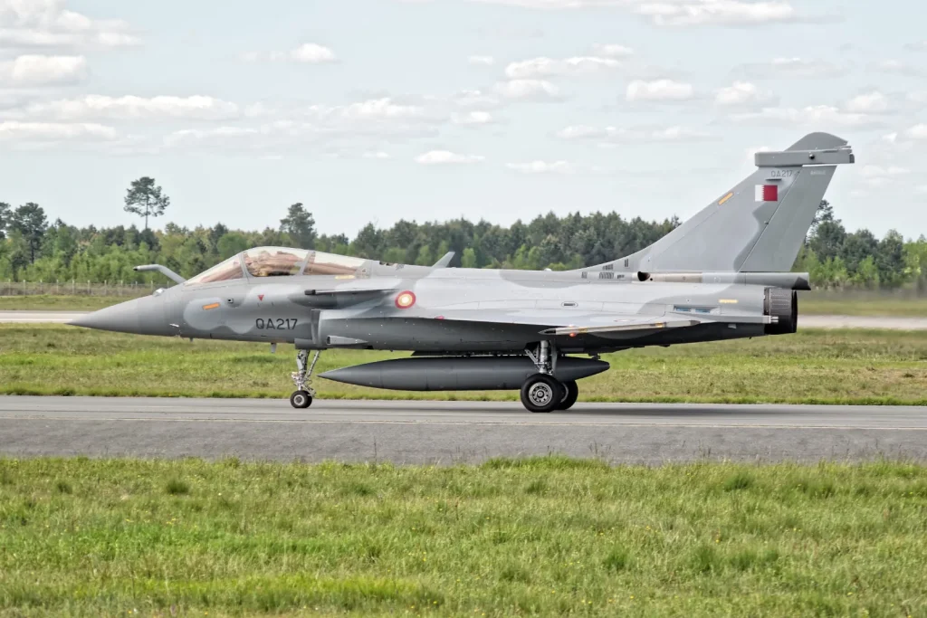 لماذا تشغّل قطر ثلاث مقاتلات مختلفة معاً؟ F-15QA وRafale وEurofighter Typhoon