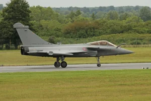 أفضل مقاتلة للعراق 2026: Rafale أم JF-17 Thunder أم F-16V؟