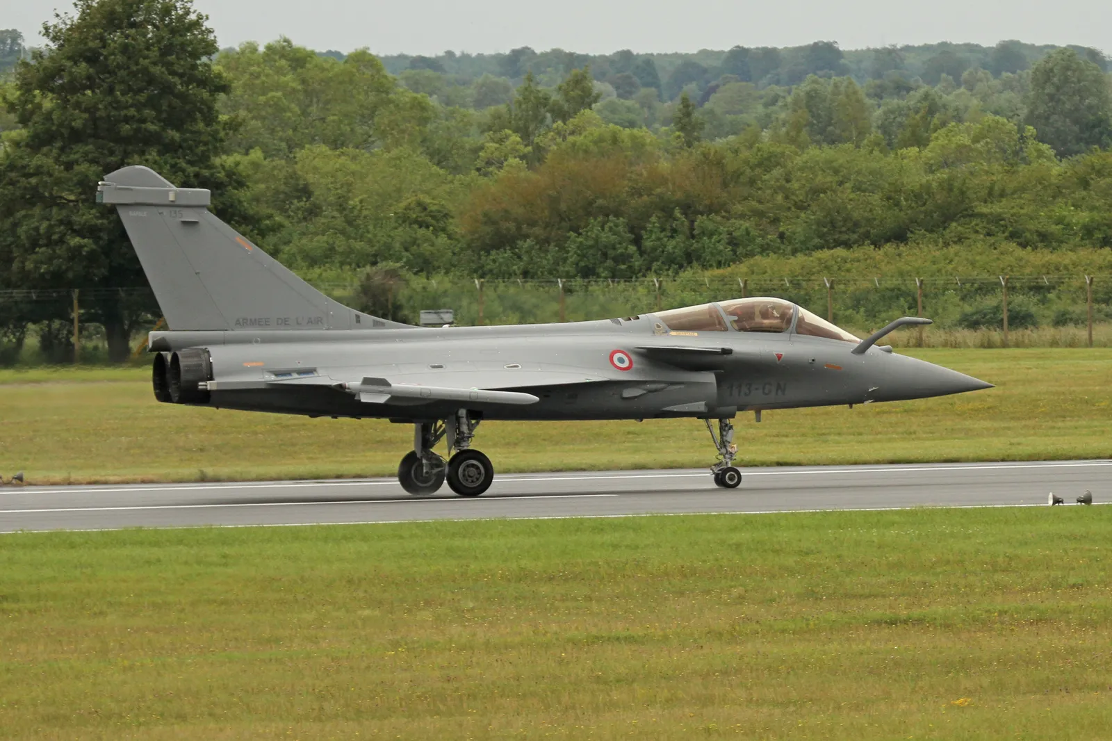 مقاتلة Dassault Rafale الفرنسية أثناء الطيران