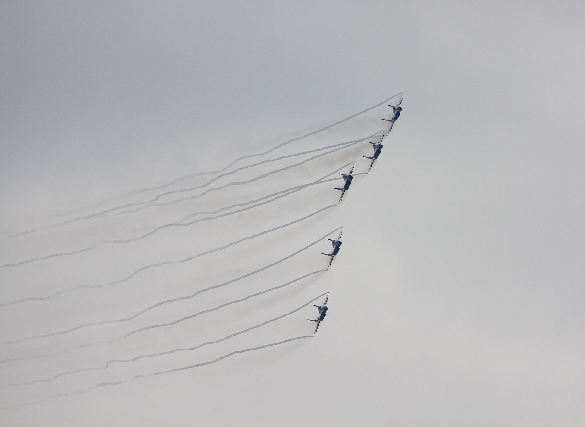 فريق السنونو الروسي Swifts بطائرات MiG-29 خلال معرض ماكس 2013