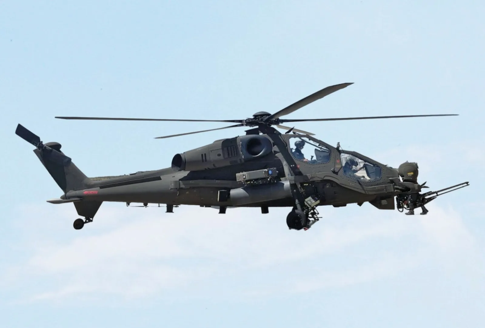 مروحية هجوم T129 ATAK التركية الصنع بعد تسليمها لسلاح الجو الفلبيني في مارس 2022