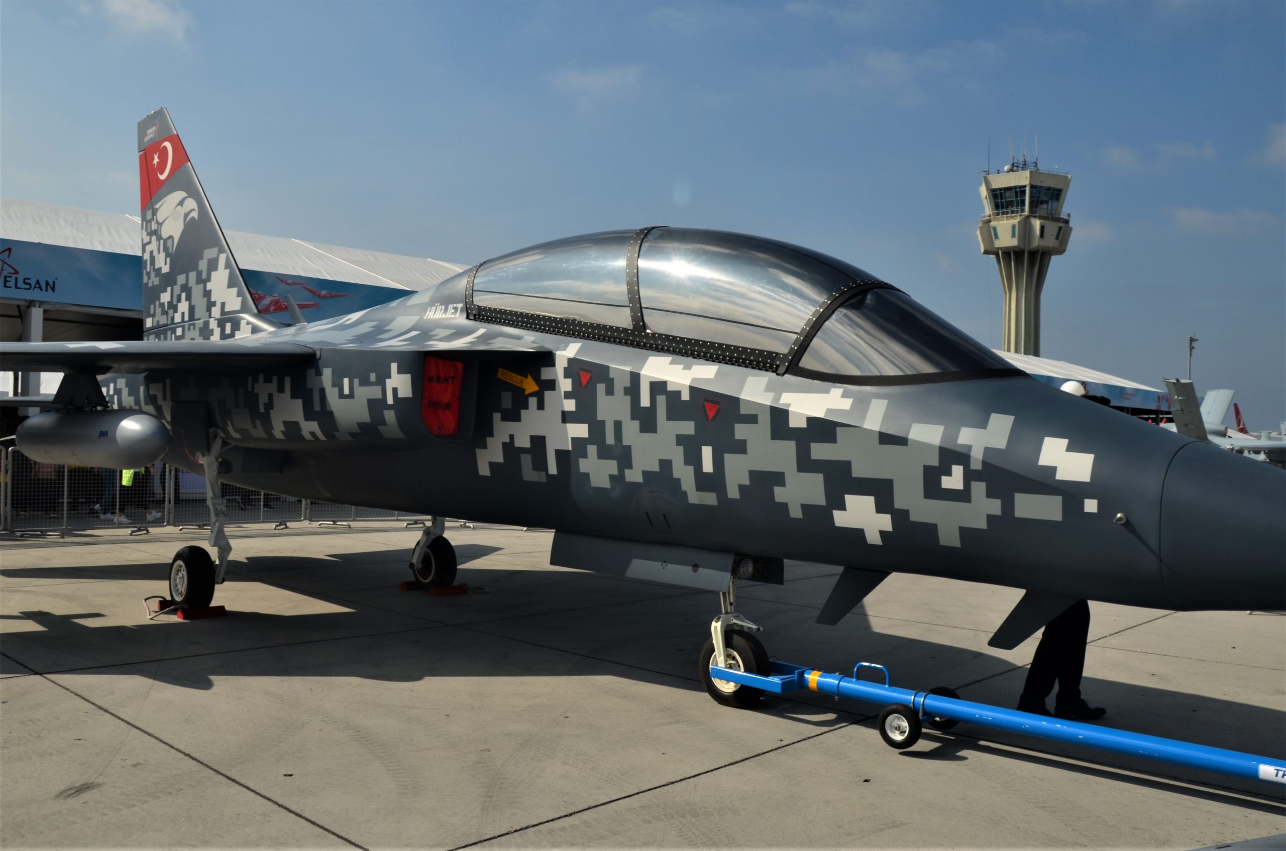 ما هي HÜRJET؟ طائرة التدريب التركية ومقارنتها بـ M-346 وT-50