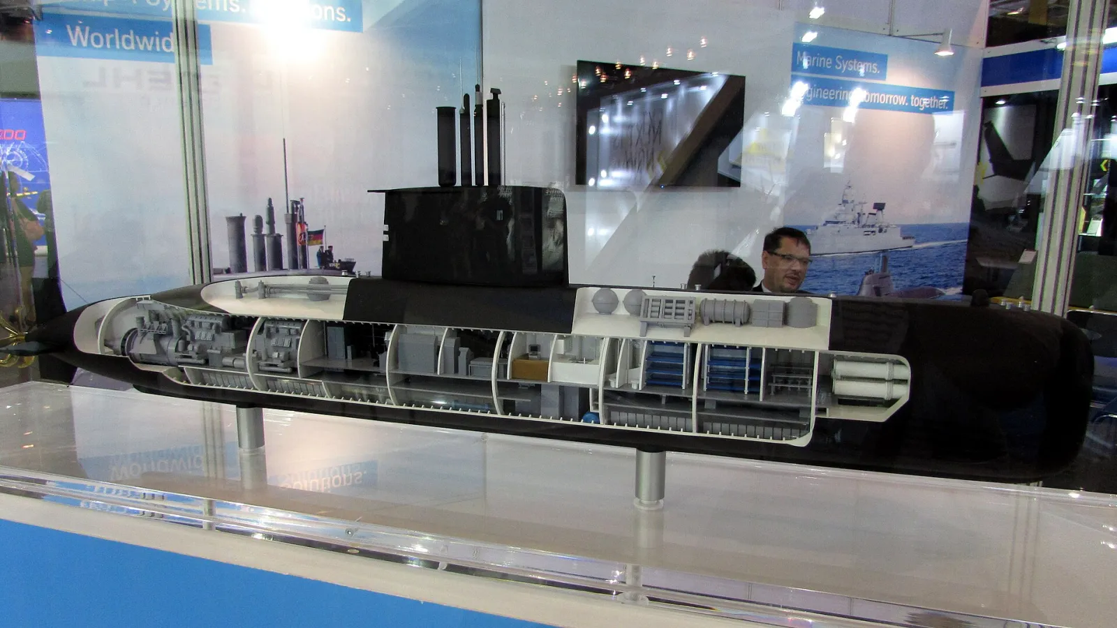نموذج مقطعي لغواصة من طراز Type 209 التابعة لشركة TKMS الألمانية