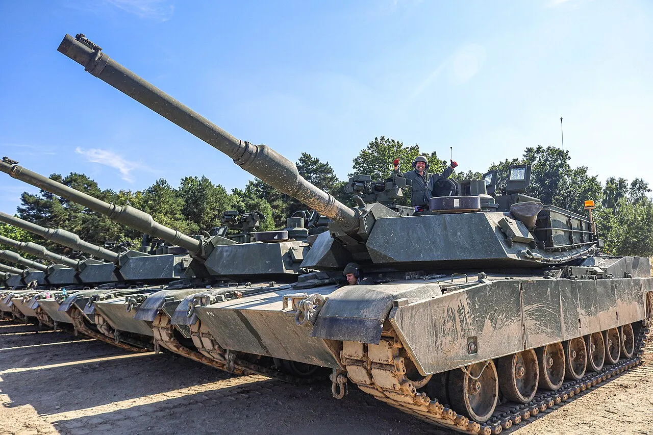لماذا تجمع بولندا بين K2 الكورية وAbrams الأمريكية؟ قصة أكبر صفقة دبابات في أوروبا