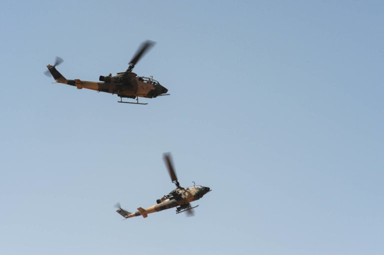 T129 ATAK أم AH-64 Apache: أي مروحية هجومية تناسب الأردن أكثر؟