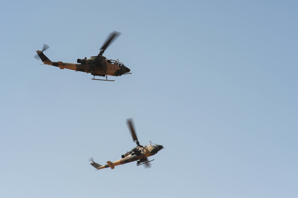 T129 ATAK أم AH-64 Apache: أي مروحية هجومية تناسب الأردن أكثر؟
