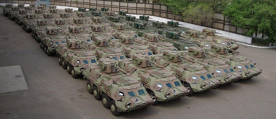 كم عدد مركبات BTR-4 في العراق؟ الأنواع والأعداد وأحدث التحديثات