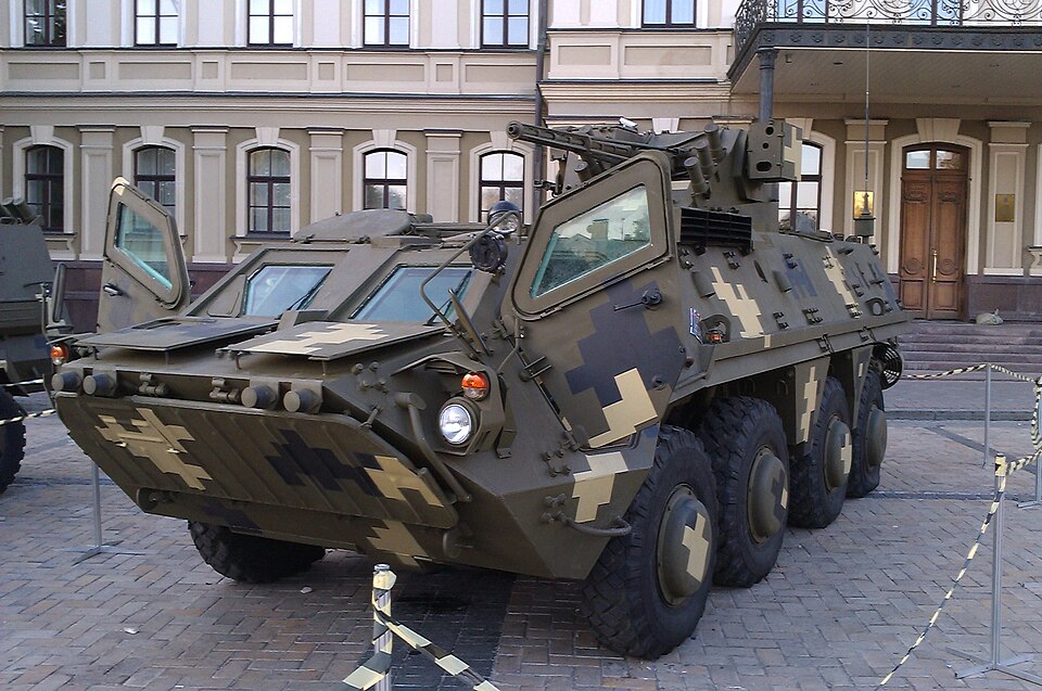 مركبة BTR-4E في عرض عسكري
