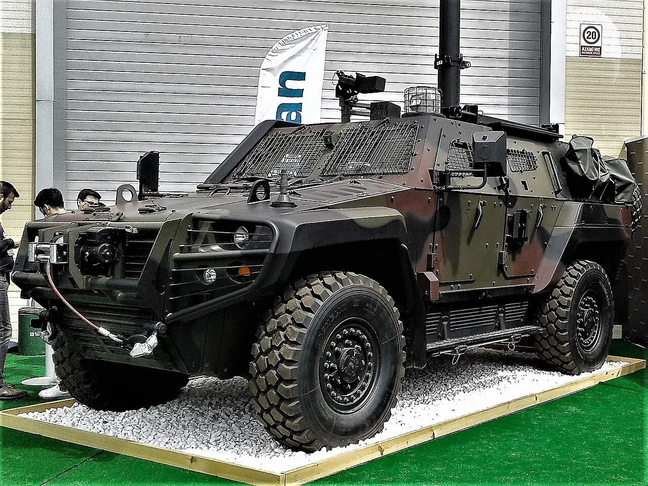 مركبة Otokar Cobra II التركية معروضة في معرض دفاعي