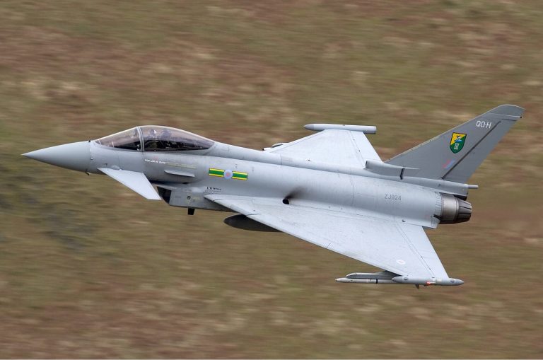 كم عدد مقاتلات يوروفايتر تايفون (Eurofighter Typhoon) في قطر؟ الأنواع والأعداد وأحدث التحديثات