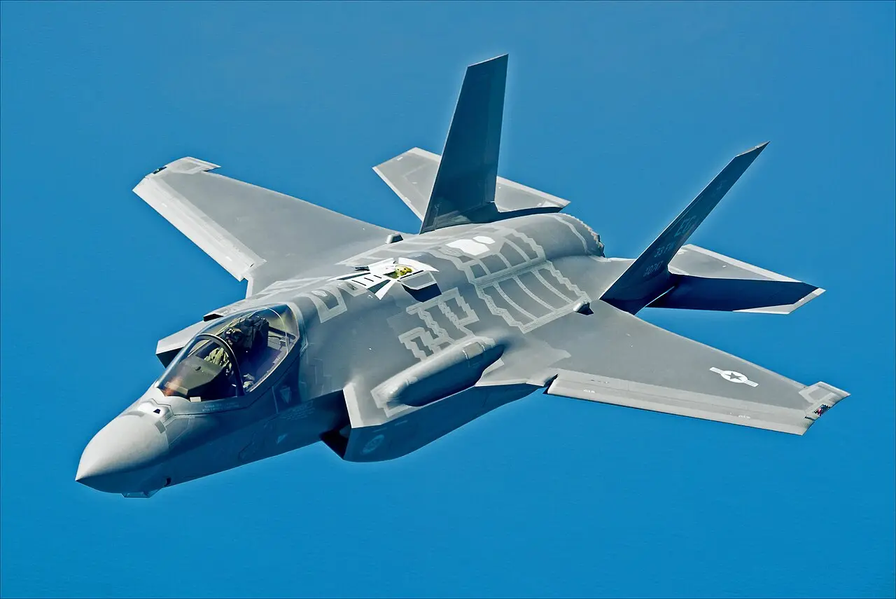 مقاتلة F-35A Lightning II أمريكية تابعة للسرب 58 في قاعدة إيغلين الجوية، صورة تمثيلية عامة وليست يونانية
