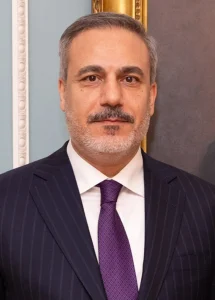 فيدان يحدد نطاق الدعم العسكري التركي للسعودية: دفاع جوي وحرب إلكترونية لا قوات هجومية.. والاتفاقية أمام البرلمان