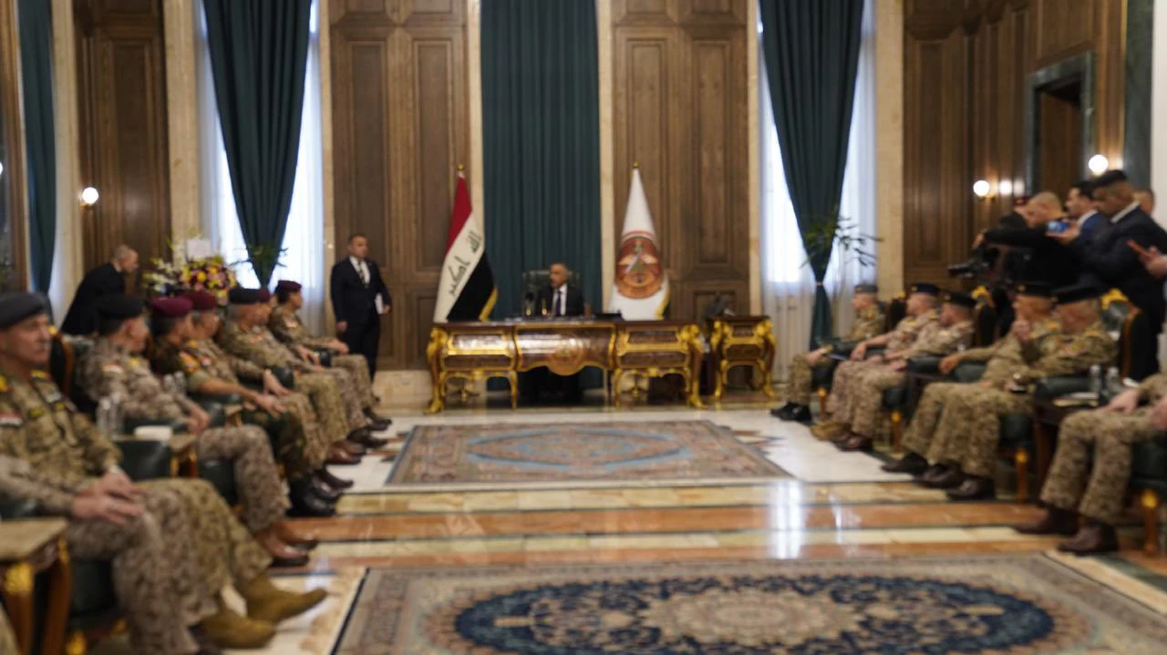وزير الدفاع العراقي نايف مكيف الشمري يترأس اجتماعاً مع قادة الجيش العراقي في مقر وزارة الدفاع ببغداد