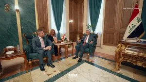 وزير الدفاع العراقي نايف الشمري يبحث مع القائم بالأعمال الأمريكي ستيفن فاجن تعزيز التعاون
