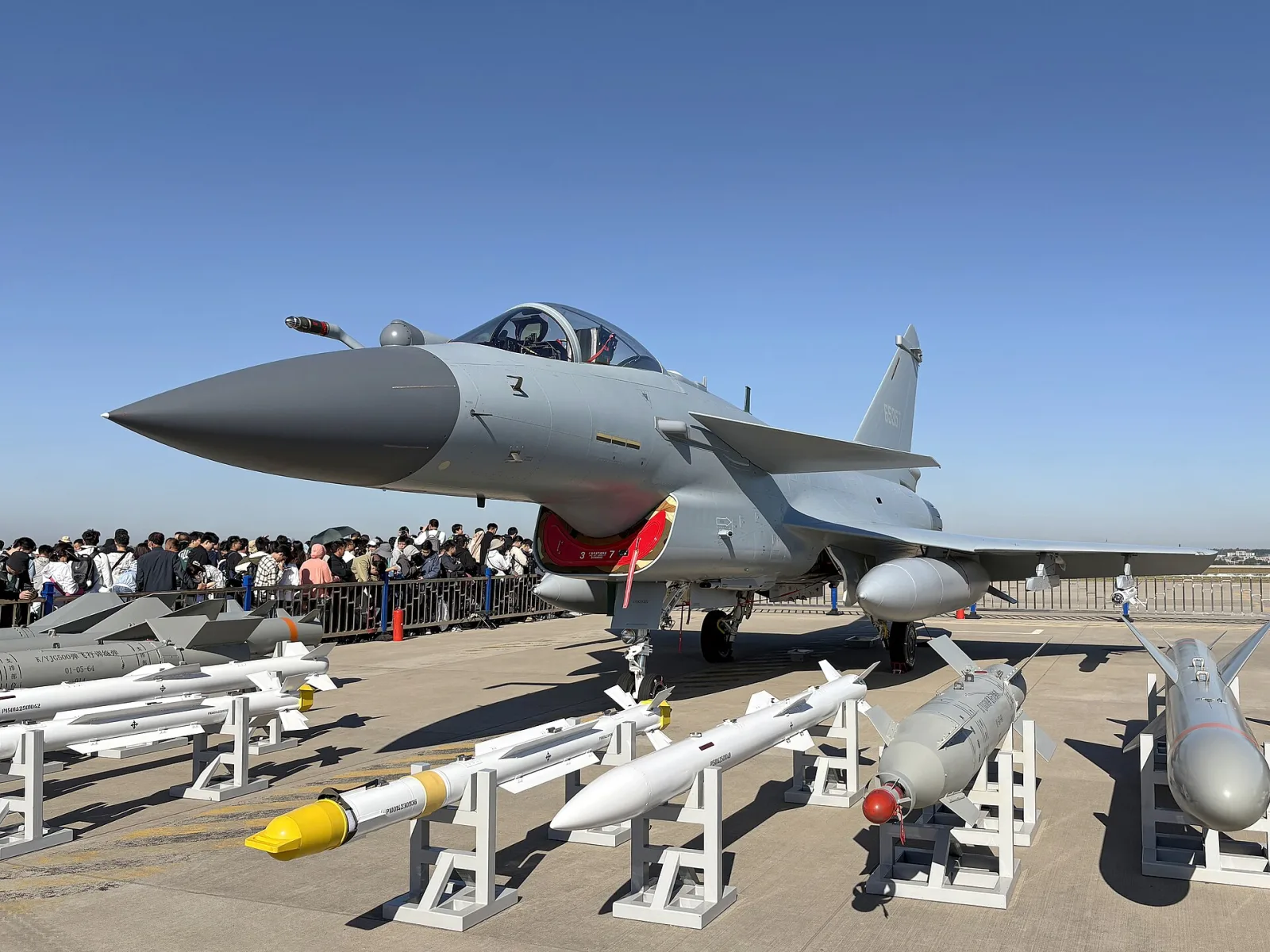 مقاتلة J-10C الصينية في معرض تشانغتشون الجوي سبتمبر 2025