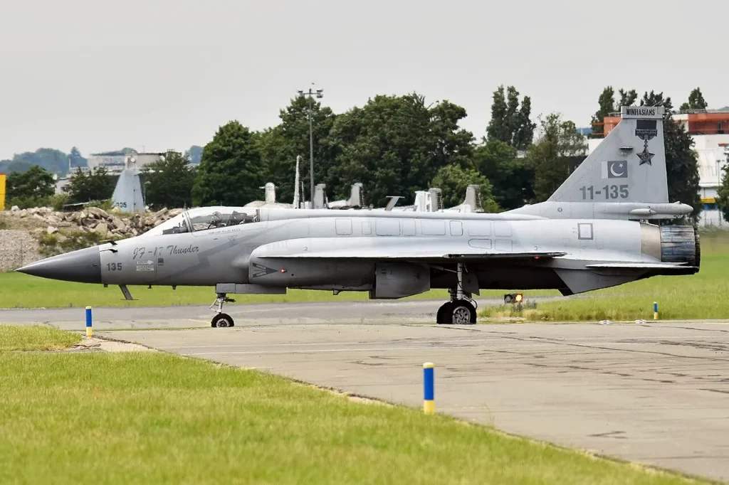 قآن (KAAN) أم JF-17 ثاندر؟ المقارنة الكاملة بالمواصفات والسعر والدول المستخدمة