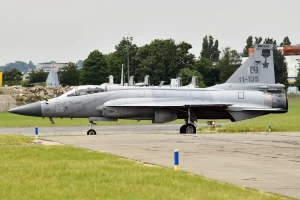 قآن (KAAN) أم JF-17 ثاندر؟ المقارنة الكاملة بالمواصفات والسعر والدول المستخدمة