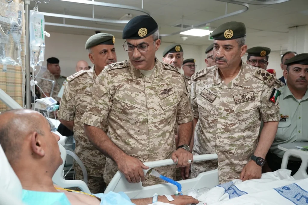 الأردن: رئيس هيئة الأركان المشتركة يزور مصابي هجوم كنيسة الكرك.. والملك يترأس مجلس الأمن القومي