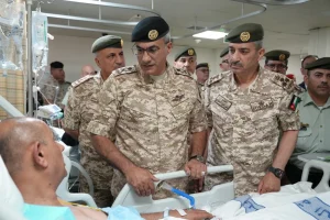 الأردن: رئيس هيئة الأركان المشتركة يزور مصابي هجوم كنيسة الكرك.. والملك يترأس مجلس الأمن القومي