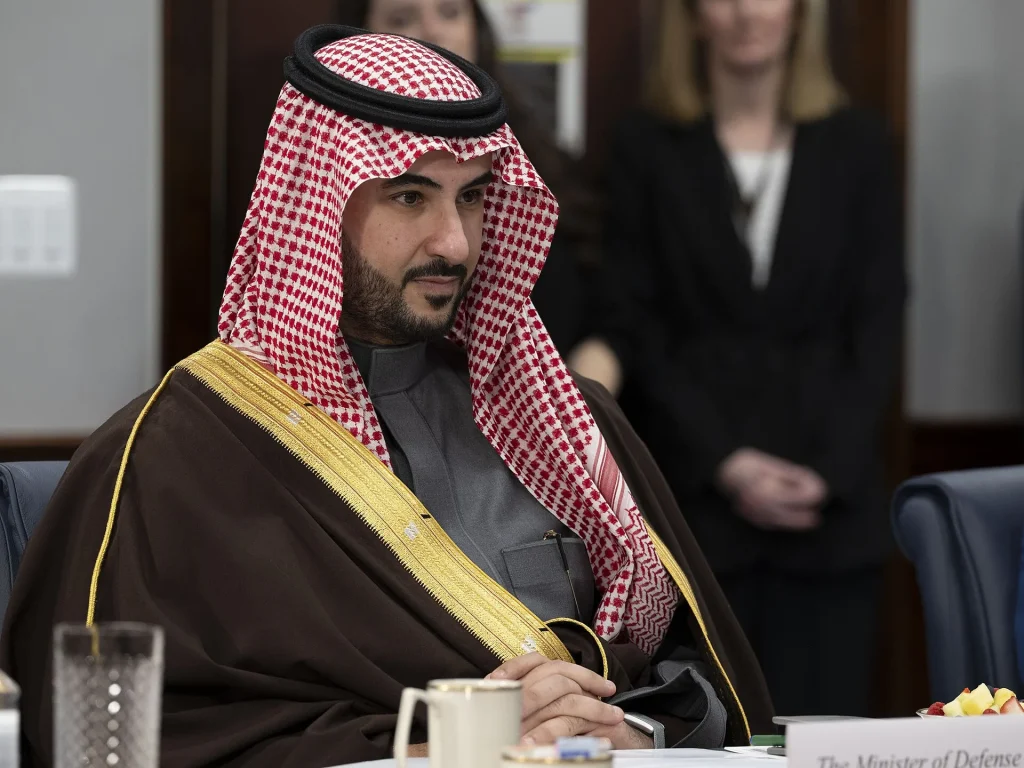 خالد بن سلمان يترأس وفد المملكة في اجتماعات طهران مع بزشكيان.. ودول اتفاقية مكة وإيران تتفق على مواصلة المشاورات