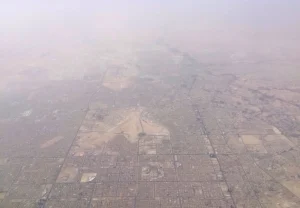 واشنطن تأمر بمغادرة موظفيها غير الأساسيين من السعودية بسبب تصعيد هجمات الحوثيين.. وتضارب حول شمول القرار لدول الخليج
