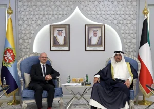 وزير الدفاع الكويتي يبحث مع السفير الفرنسي التعاون العسكري قبيل زيارة ماكرون للكويت