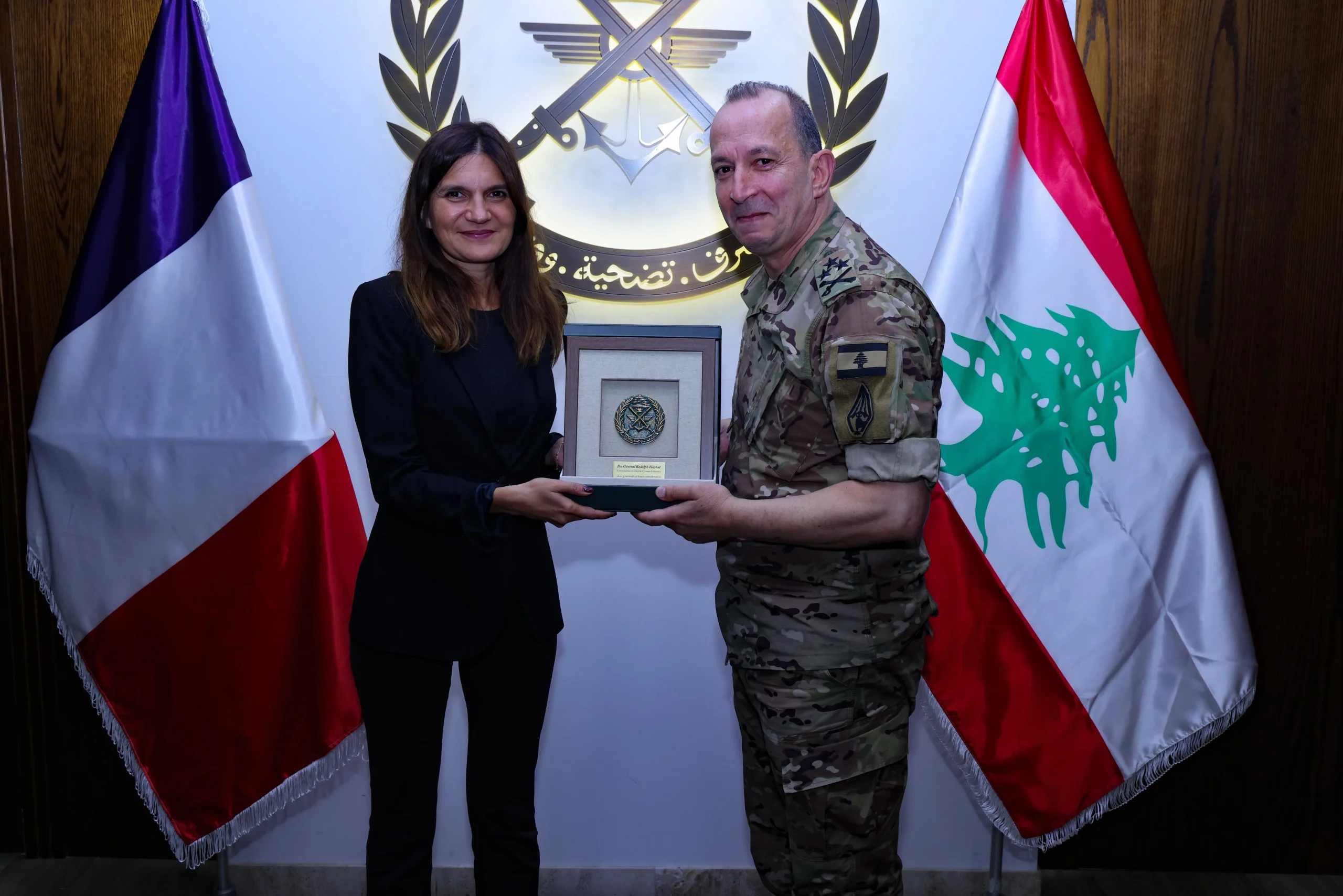 قائد الجيش اللبناني العماد رودولف هيكل مع الوزيرة المفوضة لدى الجيوش الفرنسية أليس روفو في اليرزة