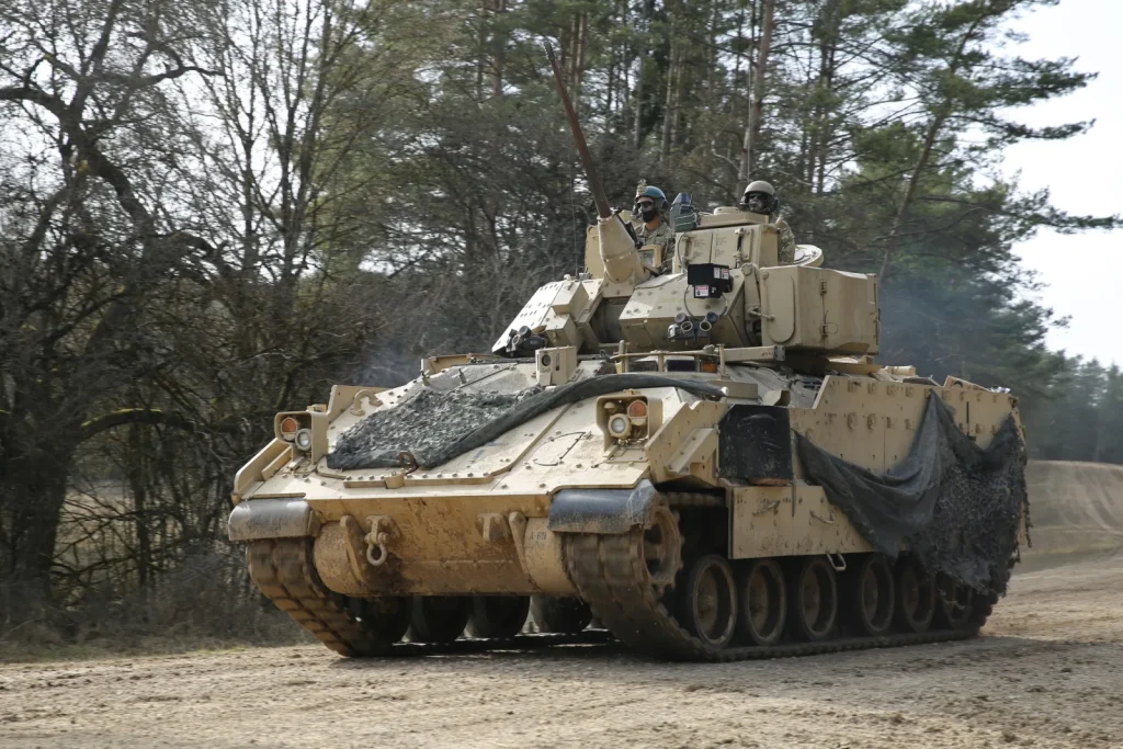 برادلي M2 Bradley: المواصفات والمدى والدول المشغّلة