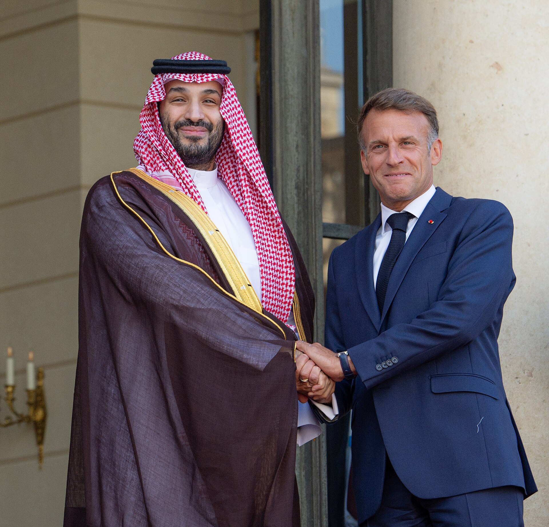 ماكرون في الرياض: السعودية تُبدي رضاها عن الحماية الفرنسية لمنشآت ينبع.. واتفاق على مشاورات قريبة لتوسيع التعاون الأمني