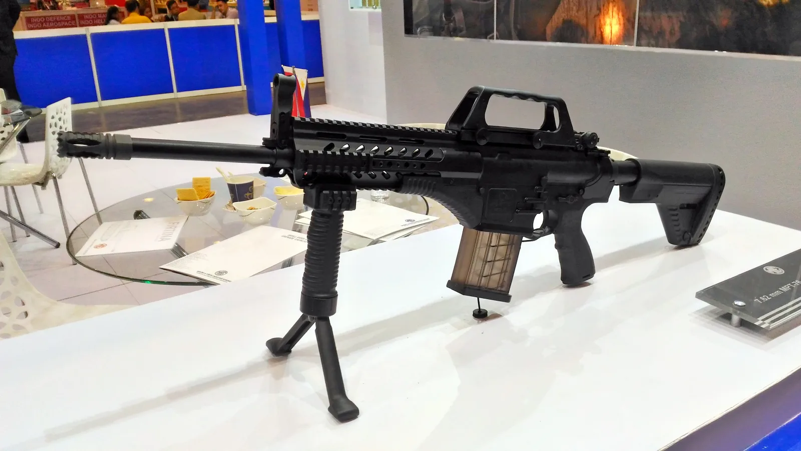 بندقية MPT-76 الهجومية التركية الصنع من MKE معروضة في فعالية دفاعية