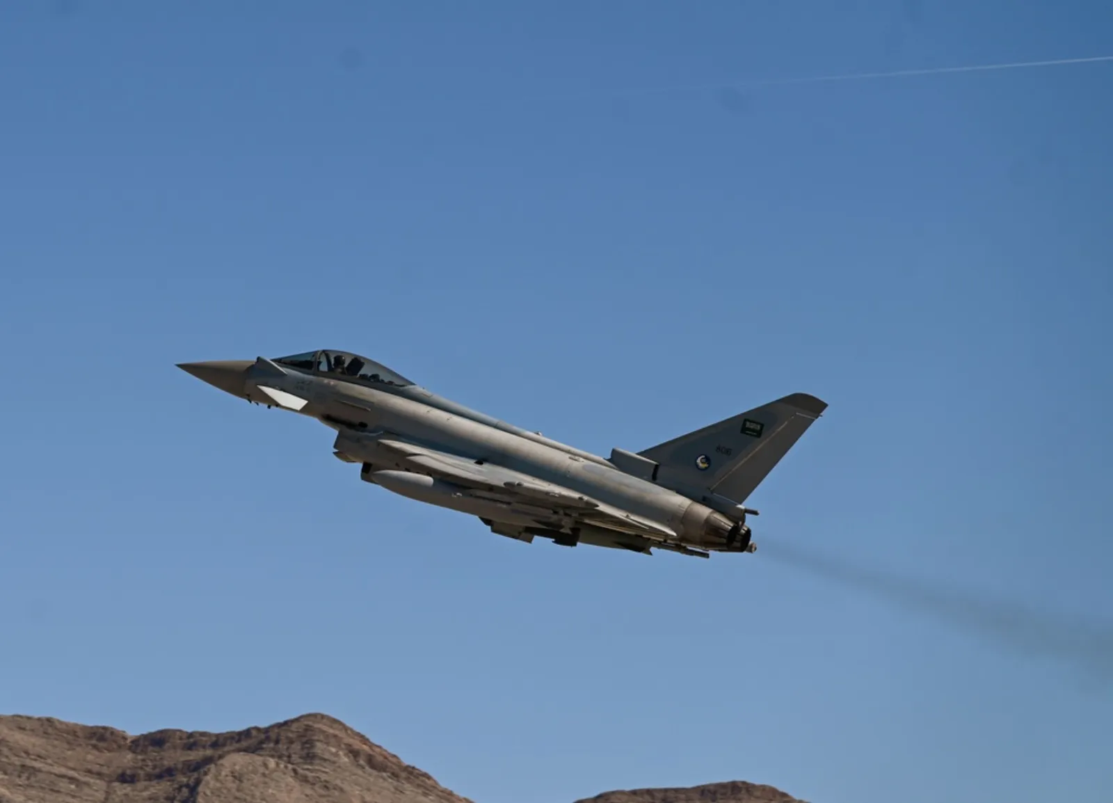 مقاتلة Eurofighter Typhoon تابعة لسلاح الجو الملكي السعودي أثناء الإقلاع