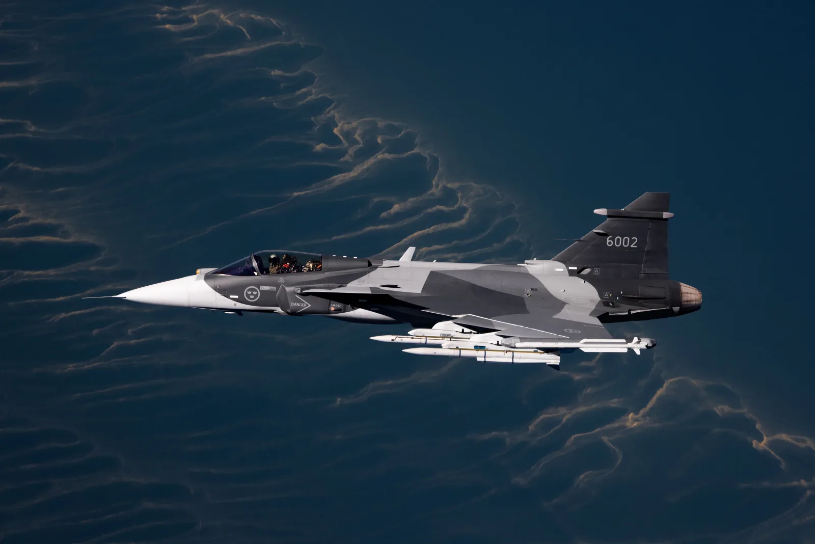 مقاتلة Gripen E التابعة لشركة ساب السويدية محمّلة بصواريخ جو-جو من طراز Meteor وIRIS-T