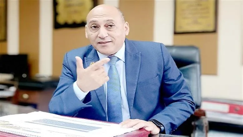 اللواء وائل سليمان رئيس مجلس إدارة مصنع صقر للصناعات التطويرية المصري خلال مقابلة صحفية بمناسبة معرض إيديكس 2025