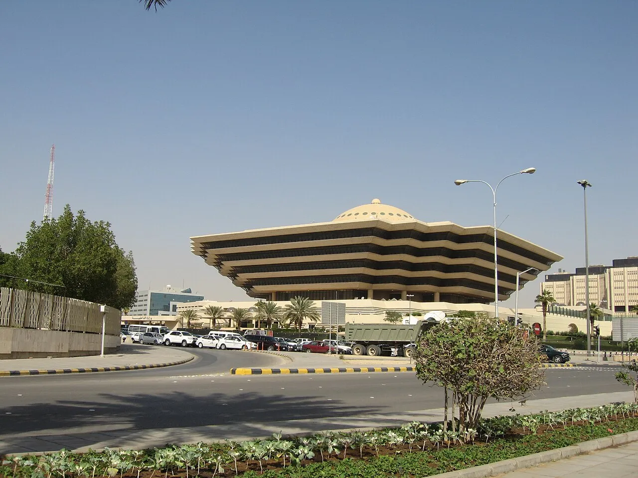 واجهة مبنى وزارة الداخلية في الرياض عن قرب