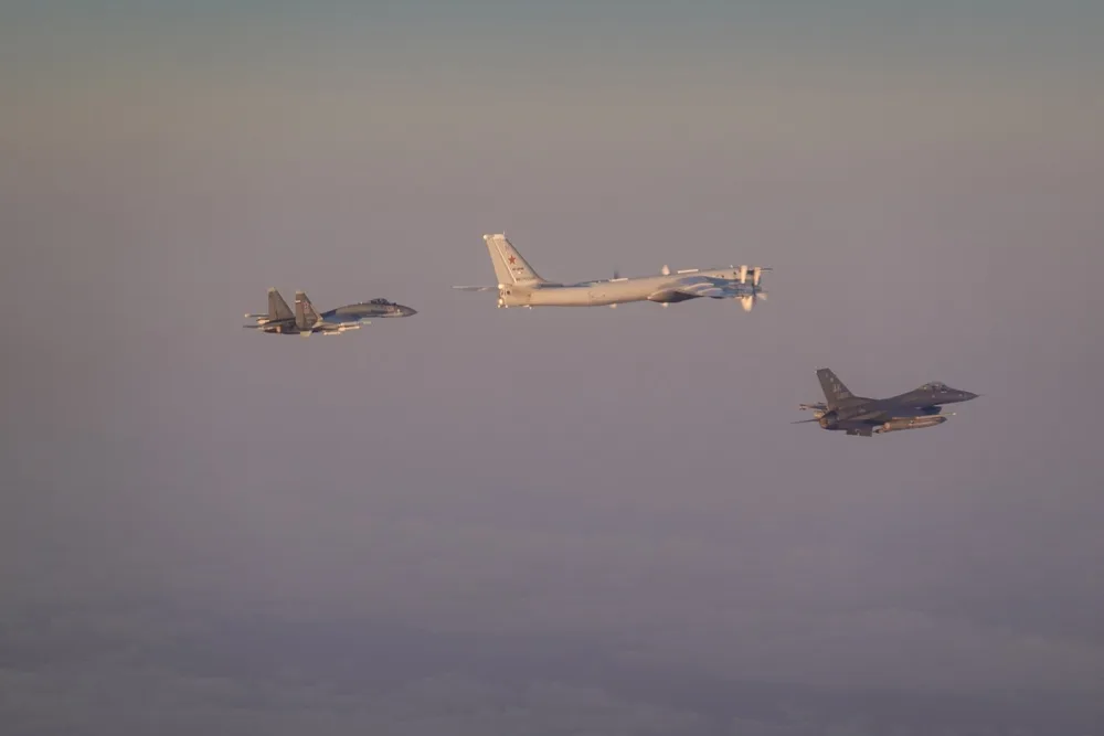 Su-35 (Su-35): المواصفات والسعر والدول المشغّلة