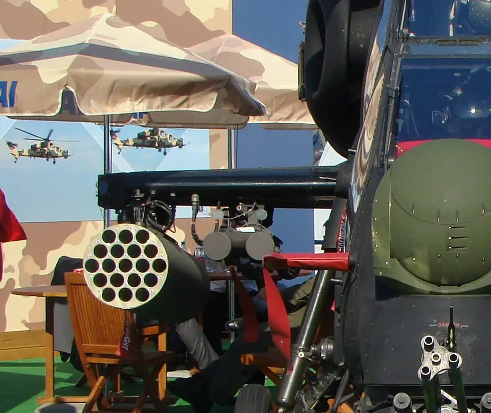 مروحية T129 ATAK تركية مسلحة بقاذفة صواريخ 70 ملم وصواريخ Stinger جو-جو