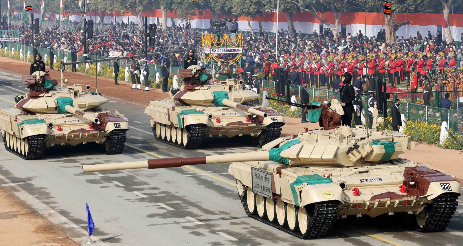 دبابة T-90 Bhishma تابعة للجيش الهندي خلال عرض يوم الجمهورية في نيودلهي يناير 2021