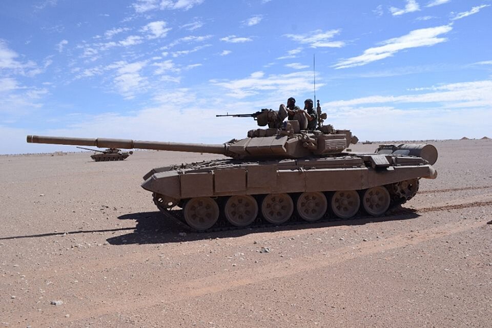 دبابة T-90SA جزائرية خلال تدريب رمي حي قرب تندوف