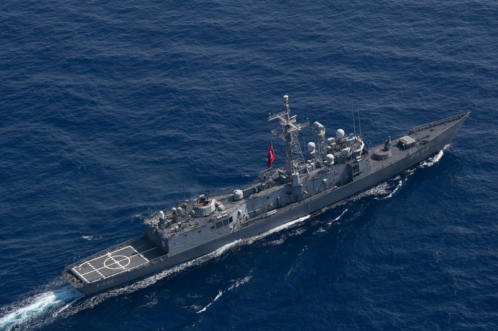 الفرقاطة التركية TCG Göksu في البحر المتوسط