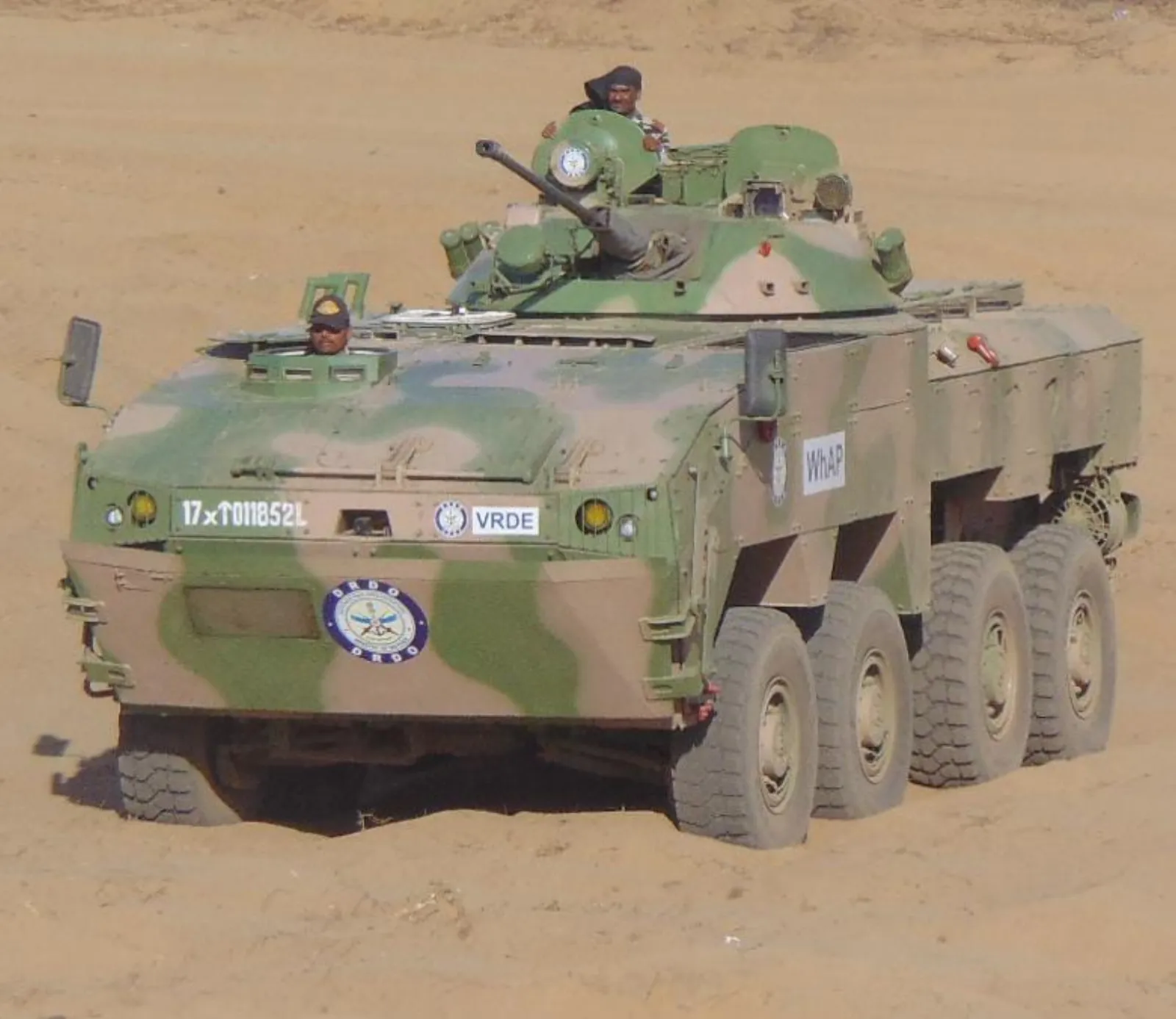 تاتا الهندية تكشف عن أول مركبة WhAP 8×8 “صنع في المغرب” في معرض مراكش الجوي 2026